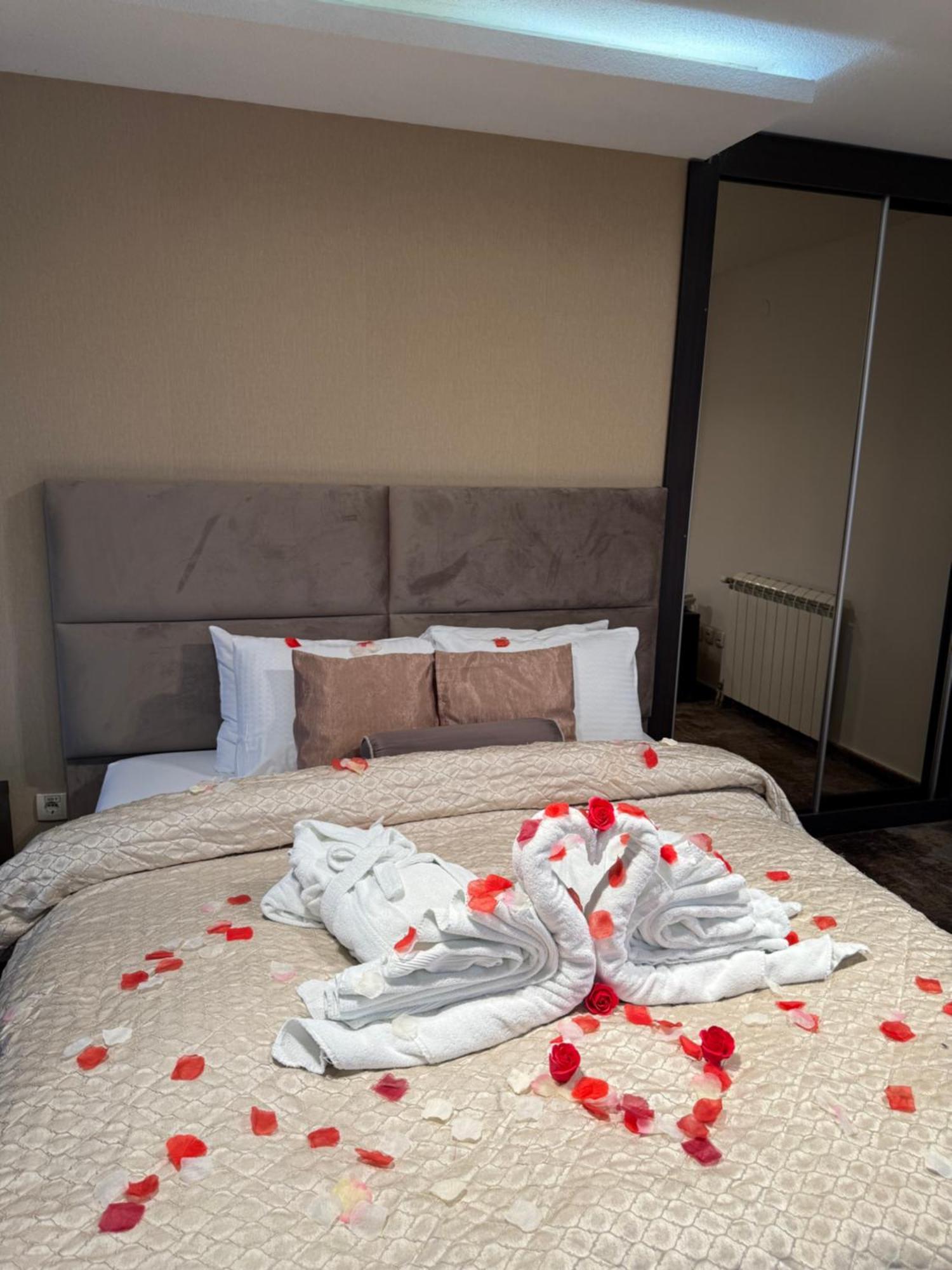 Guest House Panorama Aqualux With Free Parking Novi Sad Exterior photo
