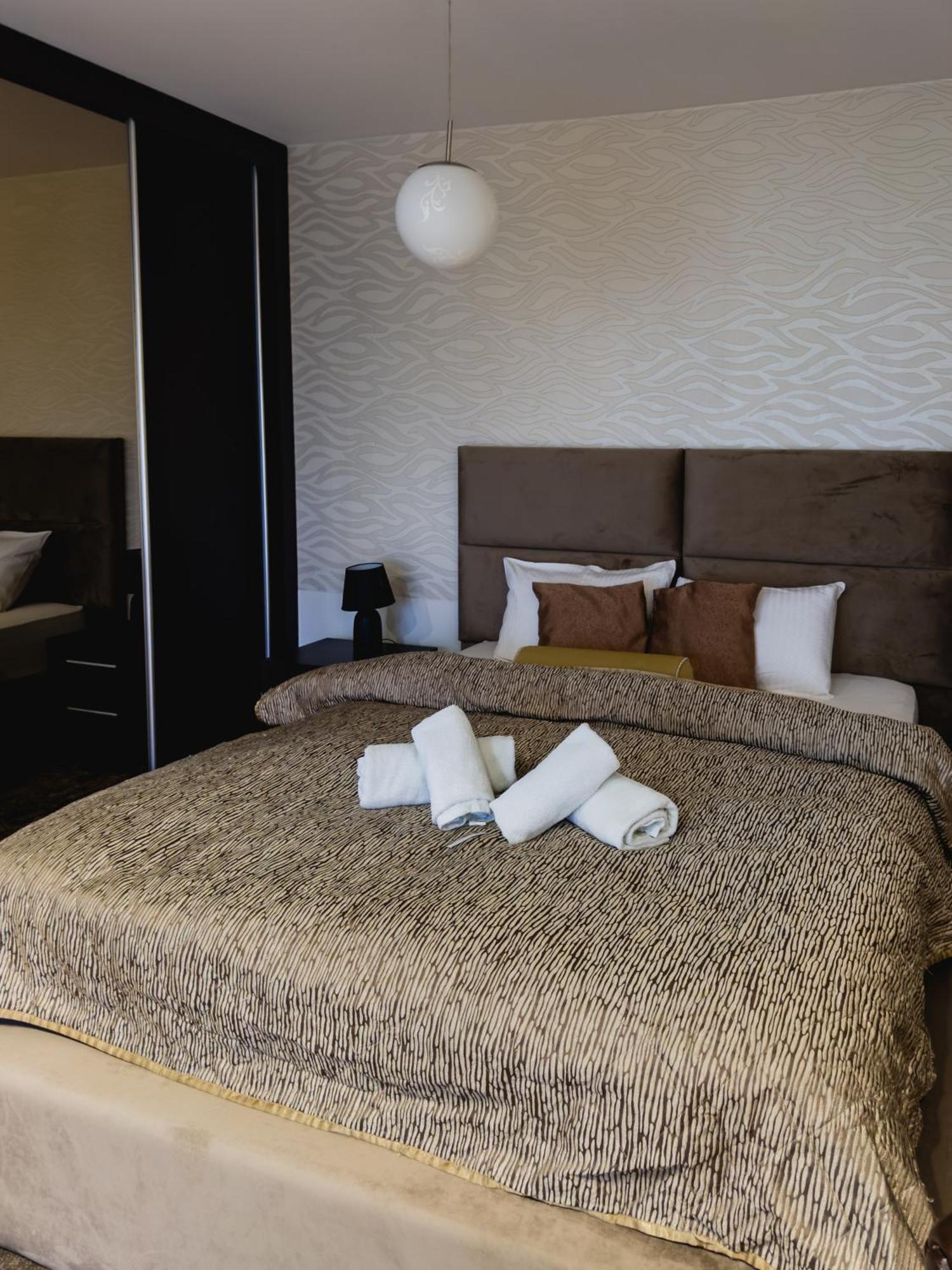 Guest House Panorama Aqualux With Free Parking Novi Sad Exterior photo