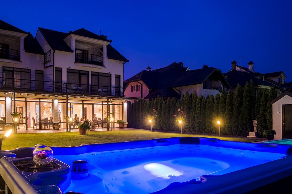 Guest House Panorama Aqualux With Free Parking Novi Sad Exterior photo